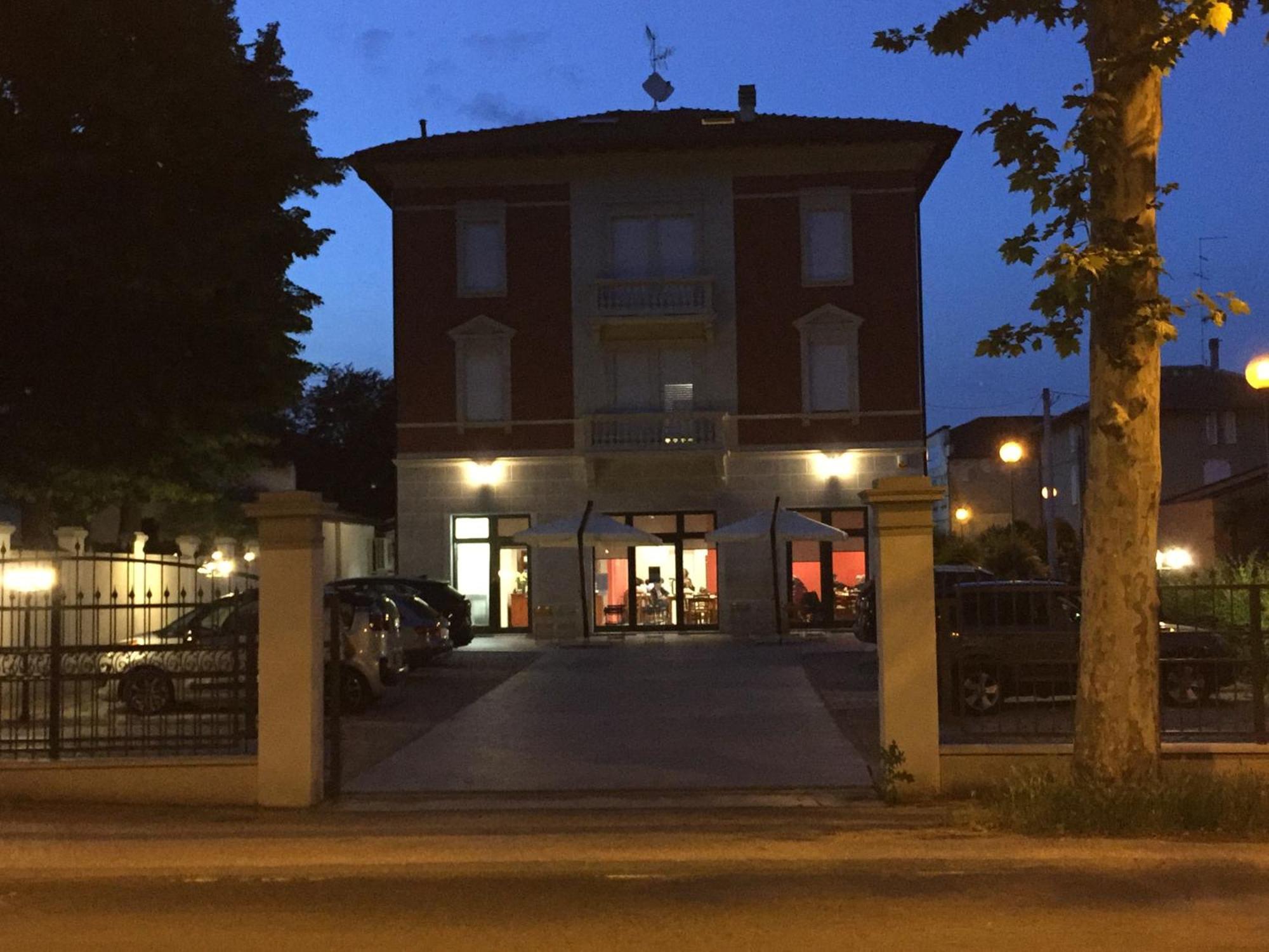 Mistica Space Apartment Reggio Emilia Exterior photo